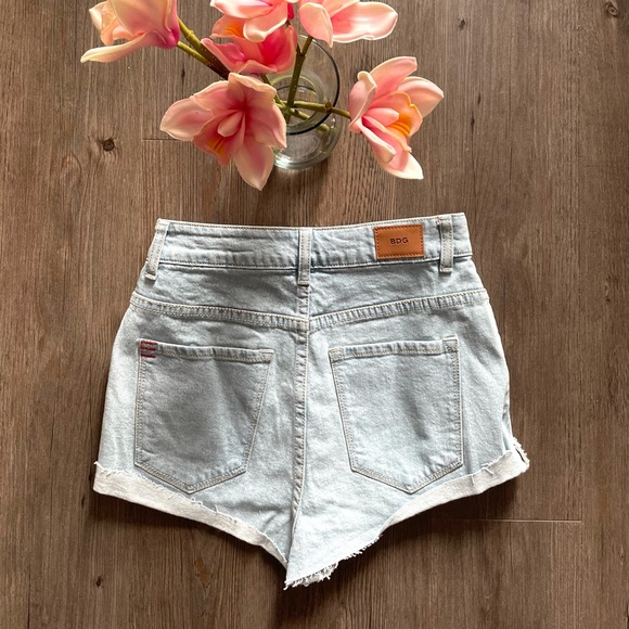 NEW BDG / SUPER HIGH RISE FOXY DENIM SHORTS - Picture 4 of 4